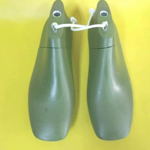 
ultra wide square toe ladies plastic shoes lasts with low heel 3cm 