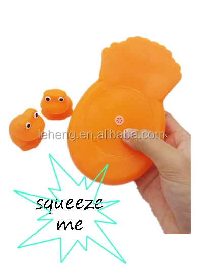 Good price good  mass lovely  soft environment pvc material orange frog kids set of bath toys
