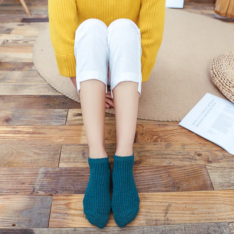 Оптовая продажа, дешевые носки с вертикальной полосой, нескользящие носки из органического хлопка и бамбука, дышащие прохладные носки, впитывающие пот однотонные носки до щиколотки