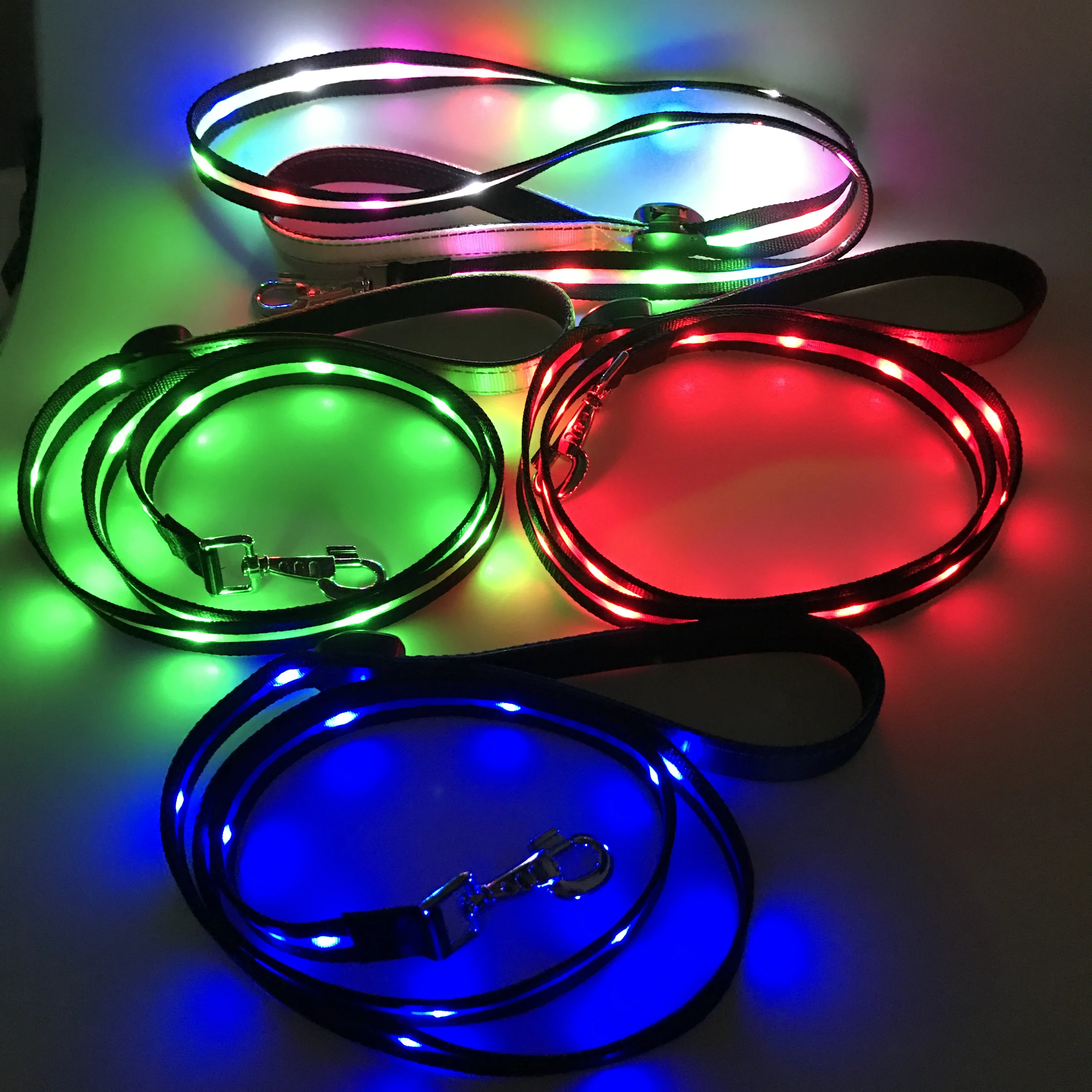 Amazon top seller 2023 light line led dog leash USB glowing in dark LED  dog leash Dog lead with spot lights on both sides