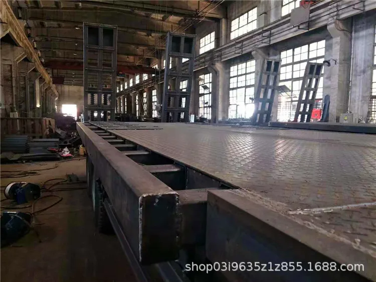 30tons JAC flat bed truck for Construction machinery