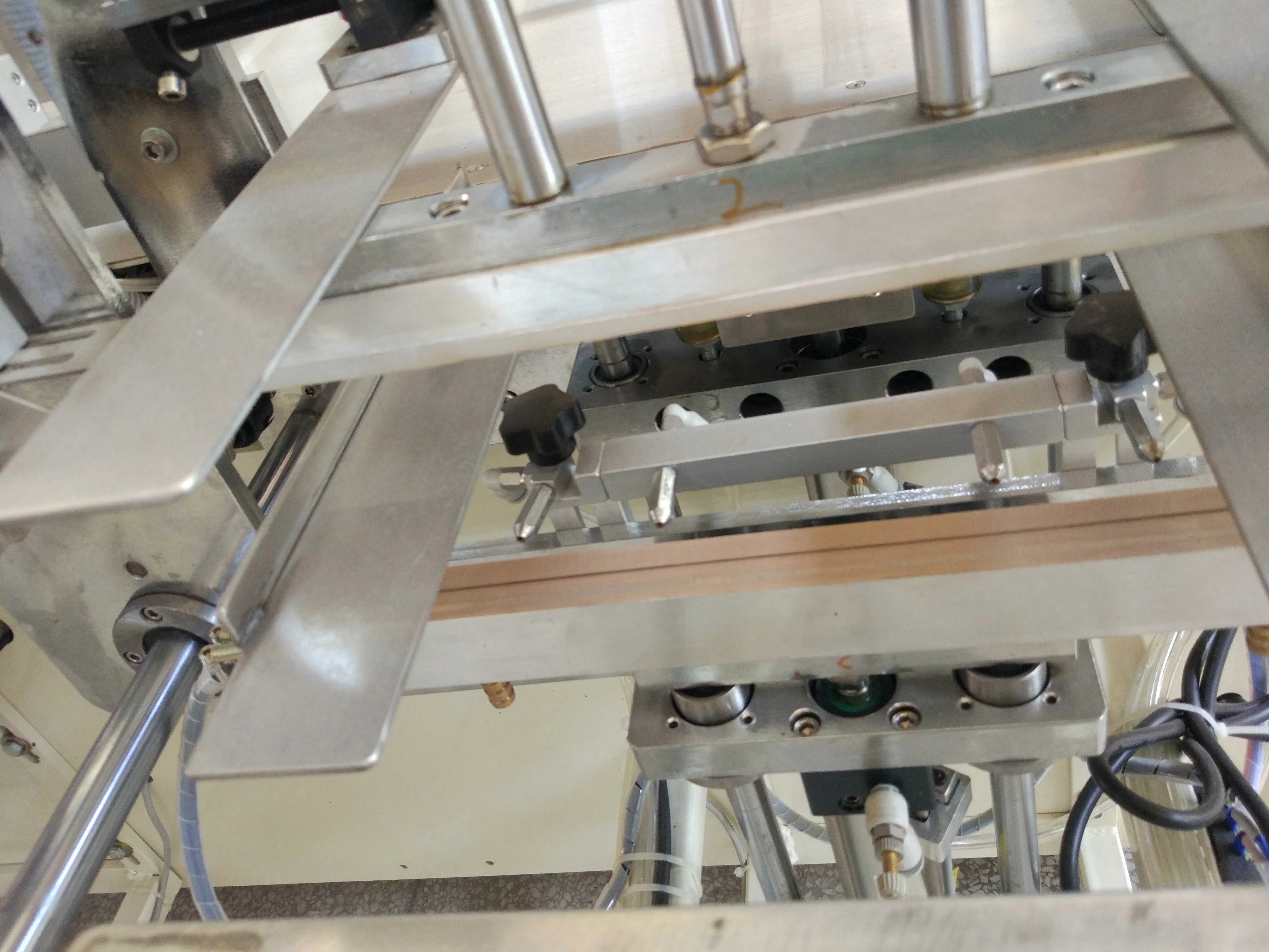 
Low cost multi bags facial tissue paper packing machine 