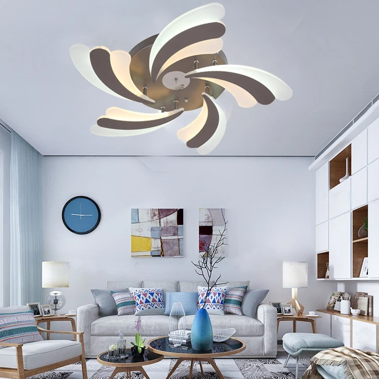 
zhongshan hot sale beautiful European fancy luxury crystal chandelier on alibaba 