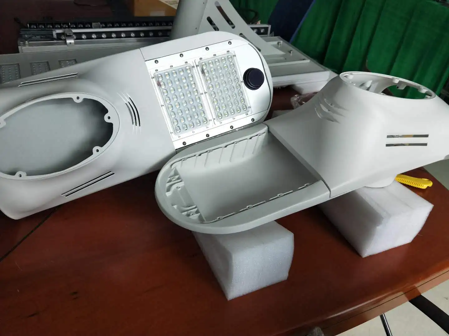 KTG the best sale 2-in-1 Airship fly hawk 170lm/w luminous Angle is 140 degrees led integrated solar street light for highway