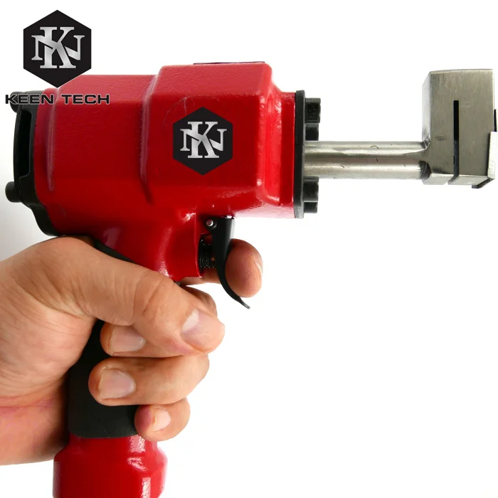 Пневматический перфоратор для пробивки металлических букв