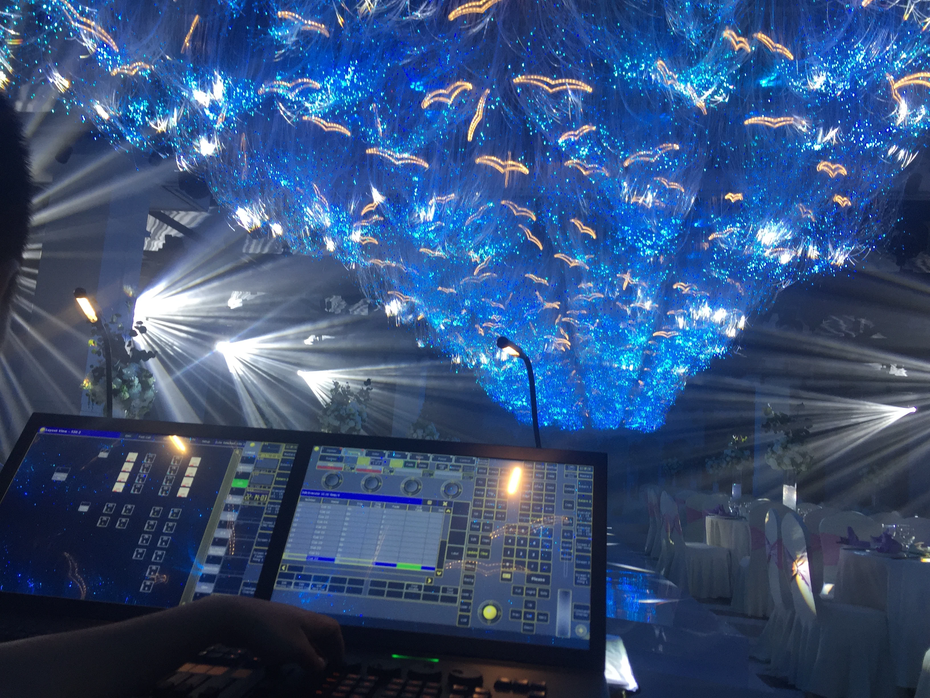 Оптоволоконное освещение для свадебного зала