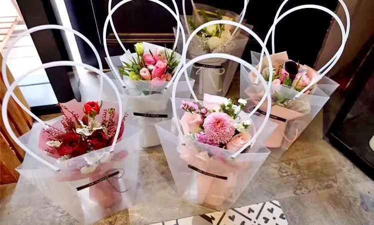 Custom luxury rose waterproof clear plastic transparent pp wedding gift bag flower vase with pvc handle for flower box packaging