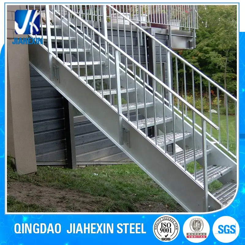 Exterior deck stair with grating treads