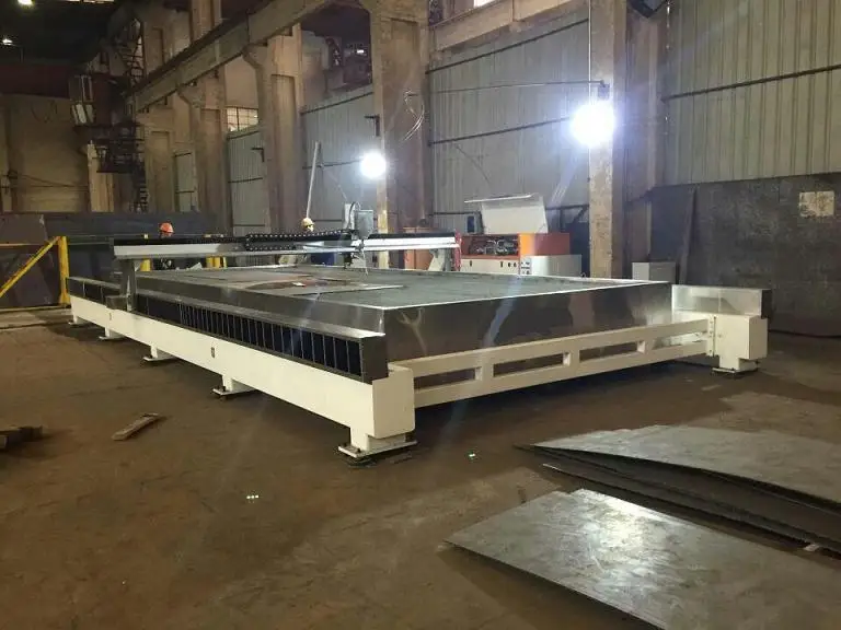 Машина для гидроабразивной резки металла