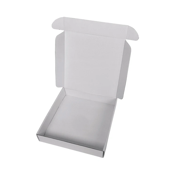 Белая упаковка для косметики