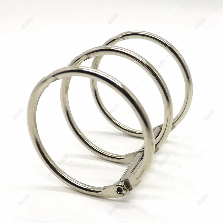 Канцелярское кольцо с календарем и тремя отверстиями