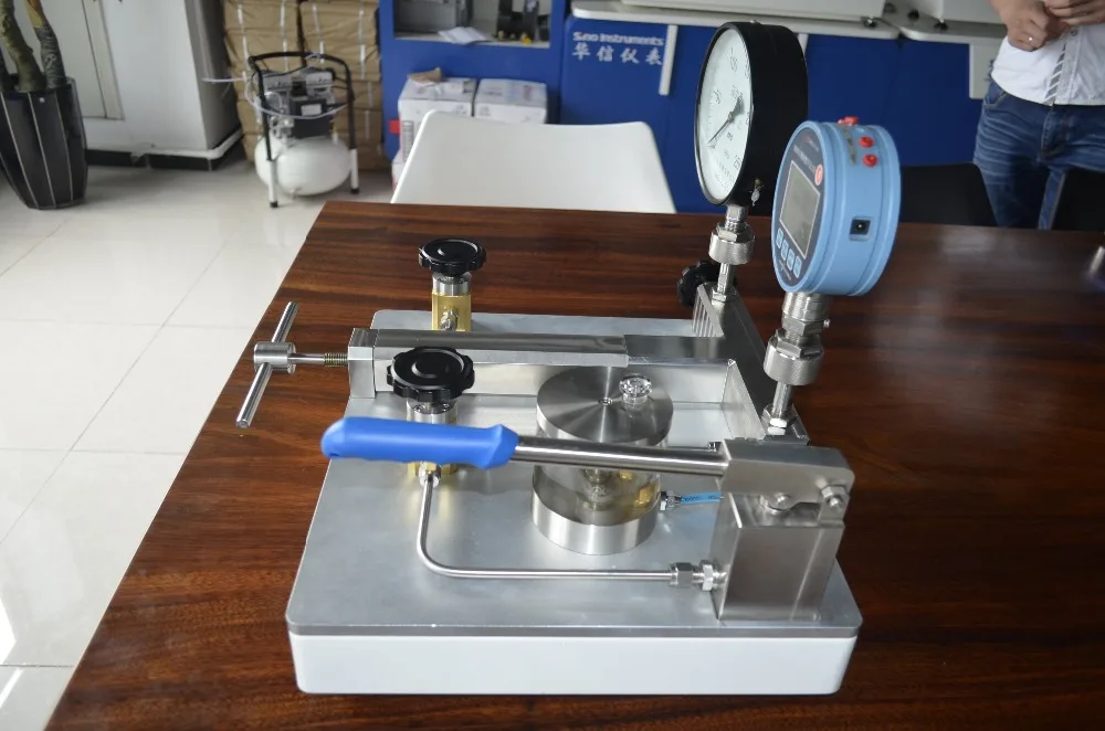 Bench-top hydraulic pressure pump HS706