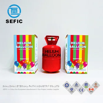 Заполняет 50 воздушных шаров гелиевый газовый баллон