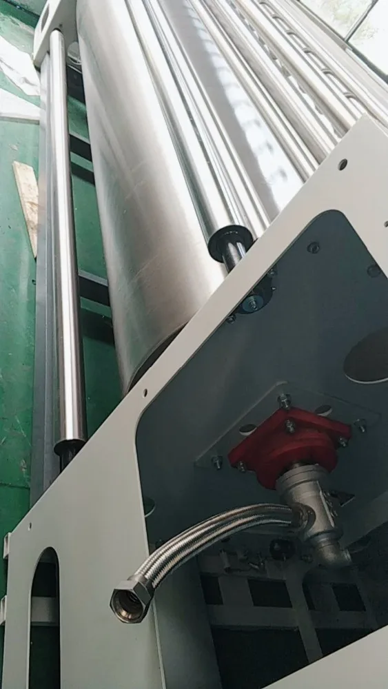 Automatic cloth ironing machine