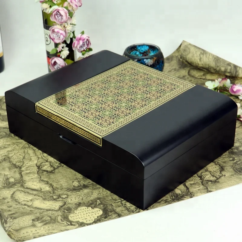 Luxurious Arab Style Metal Plate Decorated Perfume Gift Set Glossy Black Wooden Gift Box