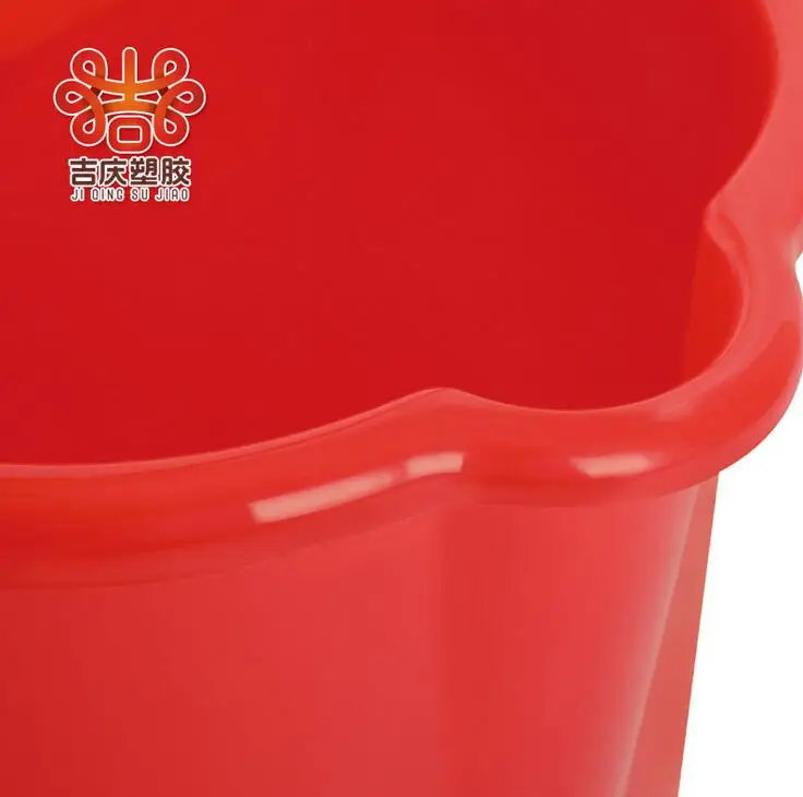 Hot Sale Commercial Household Cleaning Squeeze Plastic Mop Bucket With Wheels Household Cleaning Tools and Accessories