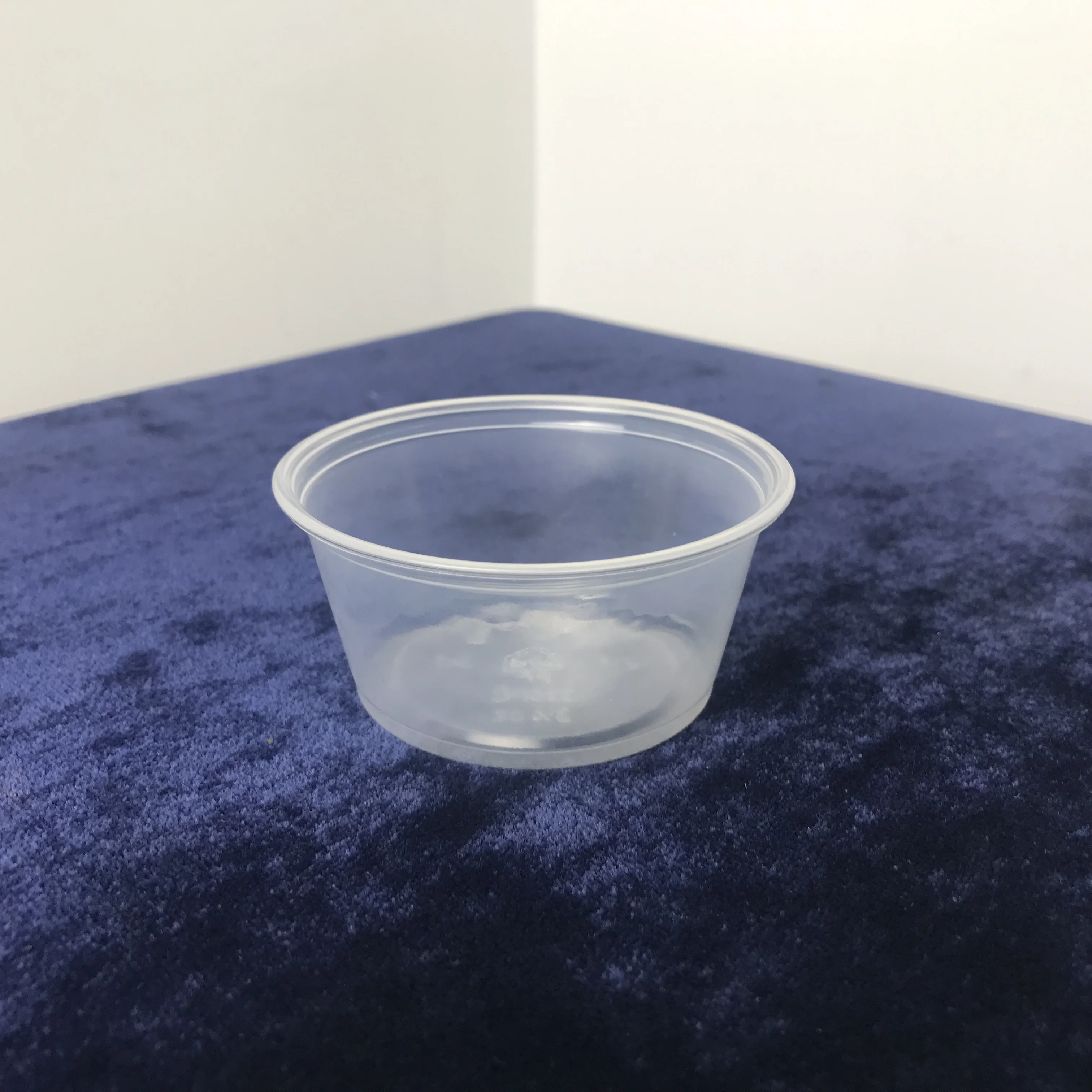 3,25 унций, черно-белая одноразовая пластиковая чашка из ПП (кружка для соуса/кружка для суфле) с крышкой из ПЭТ