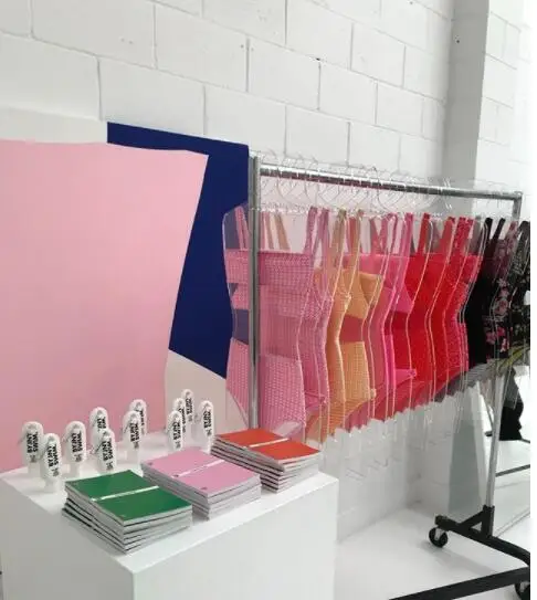 Factory sale of Clear Acrylic Ladies  Body Shape Swimwear/Bikini Hanger