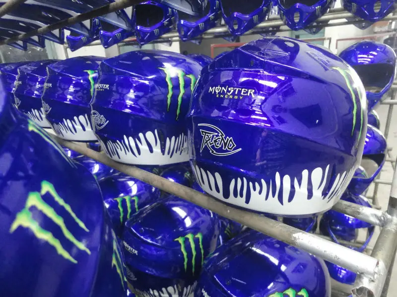 Детский крестообразный шлем в горошек