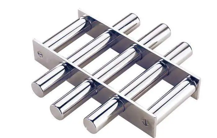 Easy clean magnetic filter grate