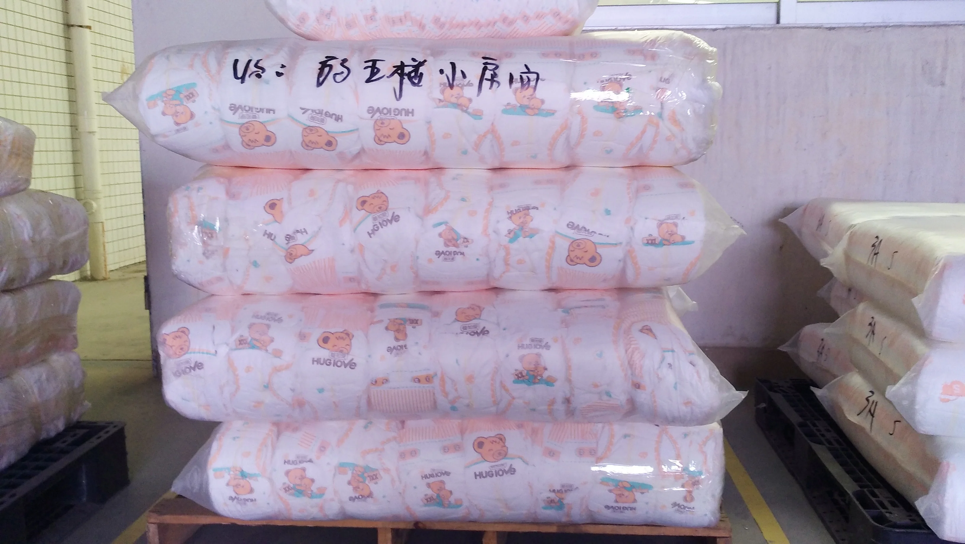 Clothlike backsheet of B grade disposable baby diapers stocklots in bales which is hot selling in Africa Market