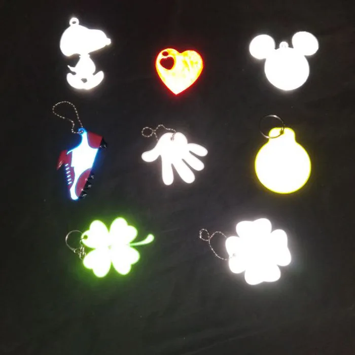 Popular Factory Price Glow in the Dark Reflective Keychain Lighting Key Ring / Reflect Hanging Pendant for Promotional Gifts