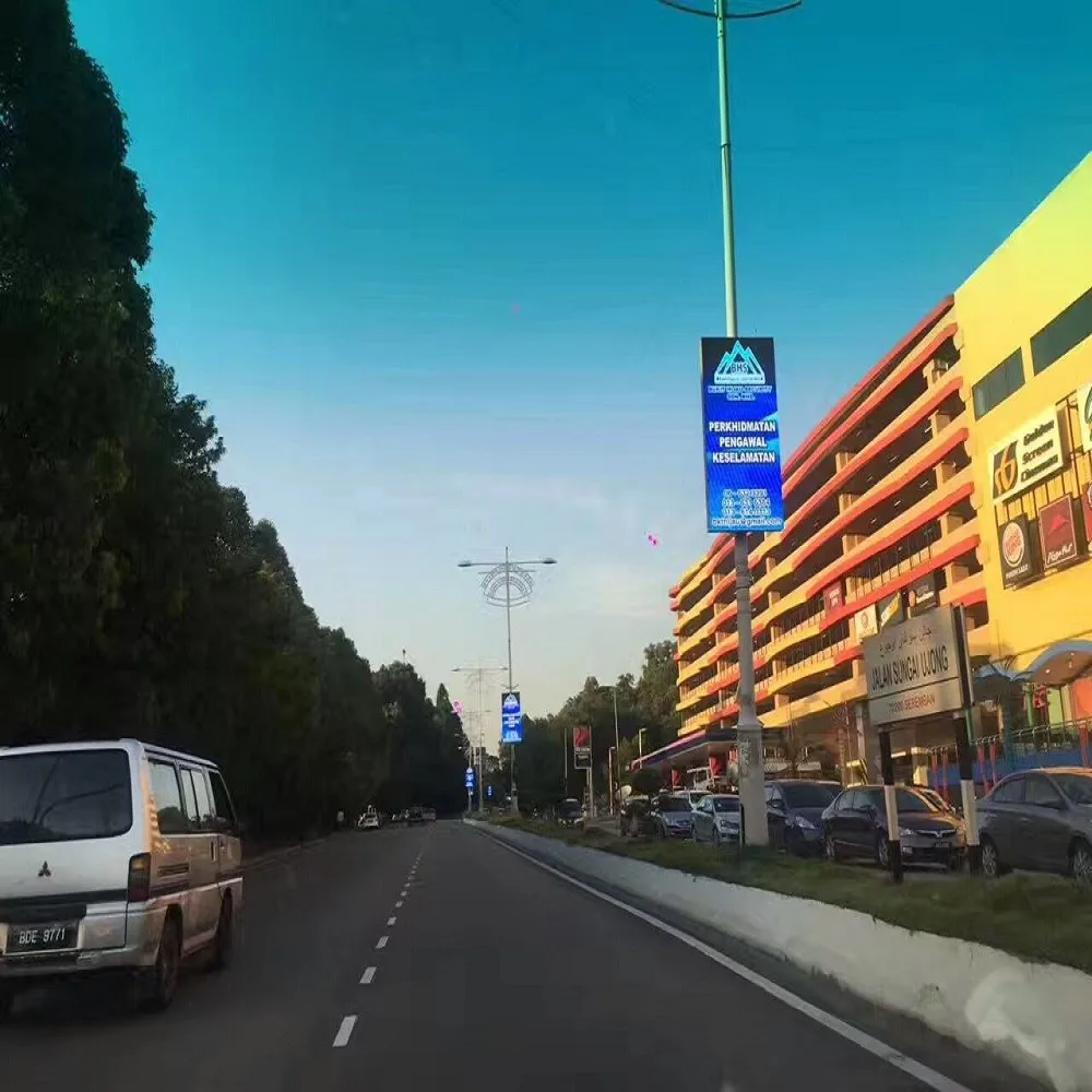 P5 Outdoor Full Color LED Display Lamp Pole LED Screen Billboard