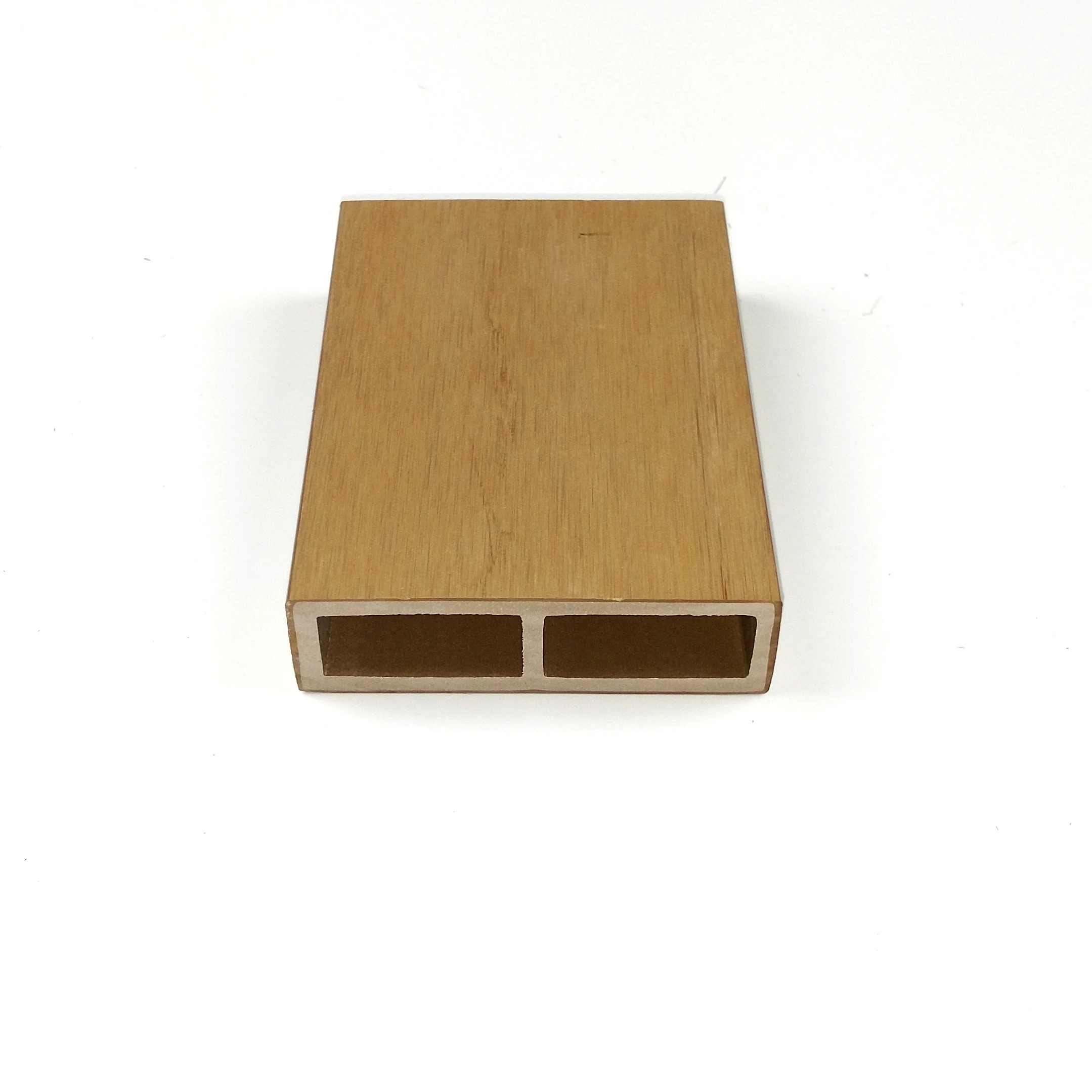 Устойчивые к ультрафиолетовому излучению наружные стеновые профили из ПВХ и