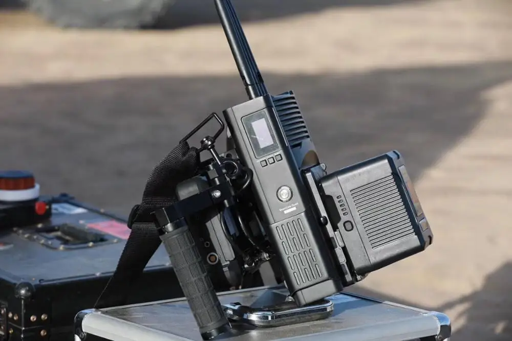 Professional wireless transmission system with 4 transmitters senders to 1 receiver and 500m distance no latency