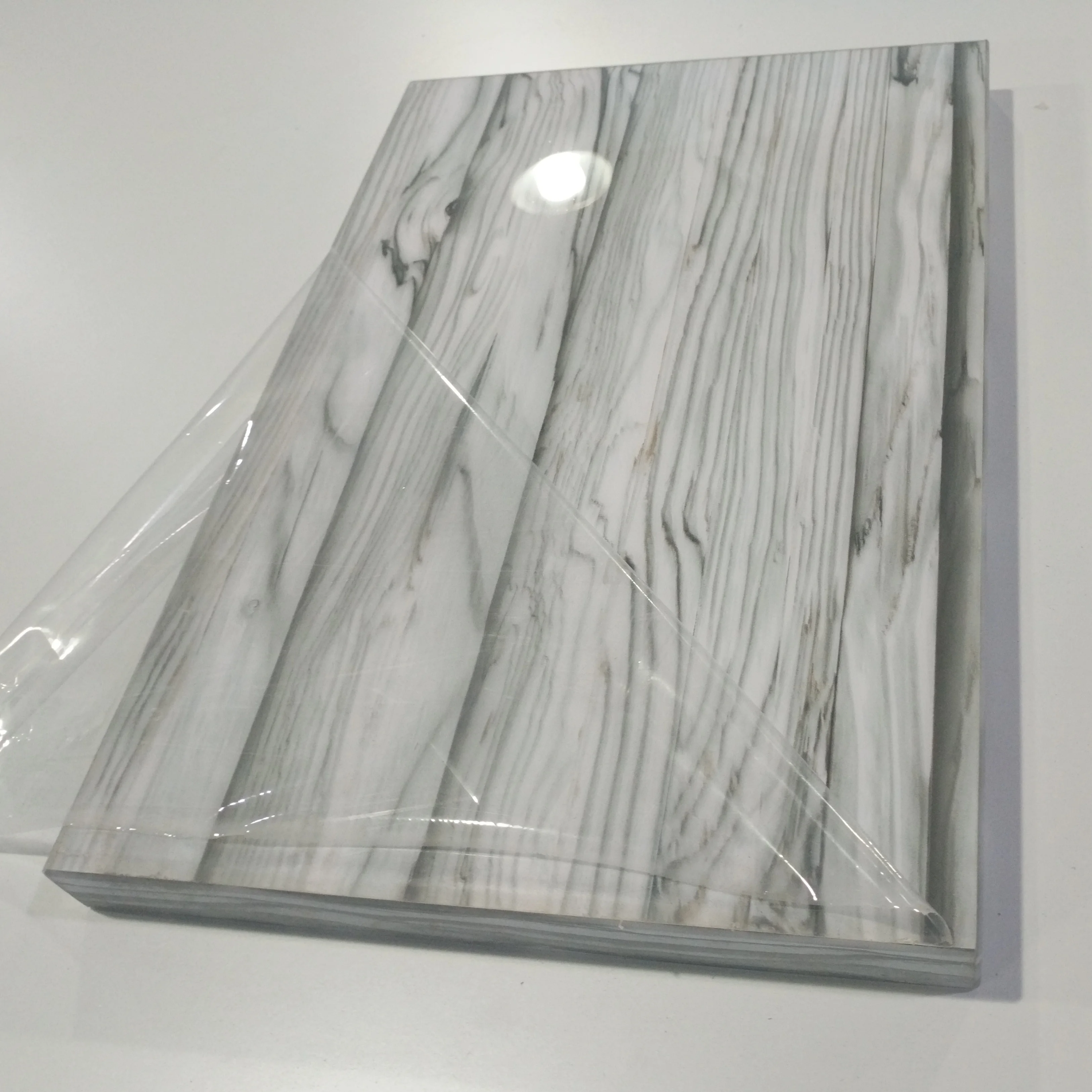 Mdf Board Sheet Faced Pvc Foam High Gloss Acrylic Wood Fiber 1mm 1.5mm Or 2mm Acrylic Sheet For Wall Decorating First-Class E0