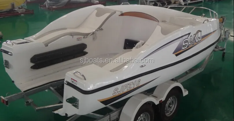 Струйная лодка начального уровня, используемая вместе с различными брендами гидроциклов