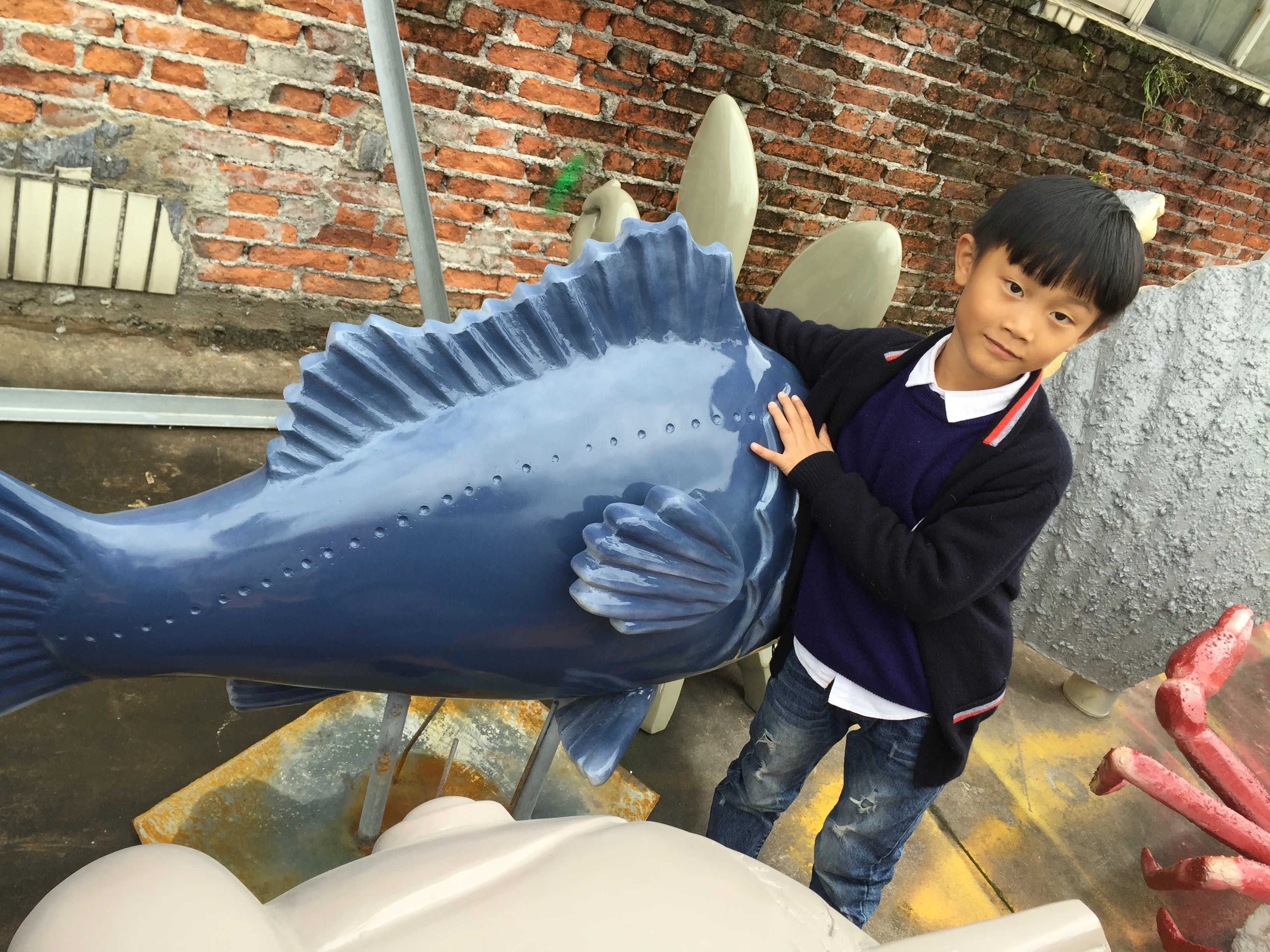 Factory supply pop art crafts shopping mall winndow display anime cartoon character prop resin fiberglass sea animal sculpture