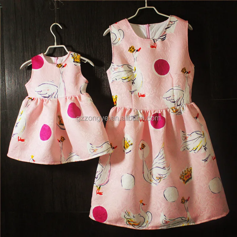 Guangzhou wholesale mom and daughter dresses matching new design, printed pink party dresses for party