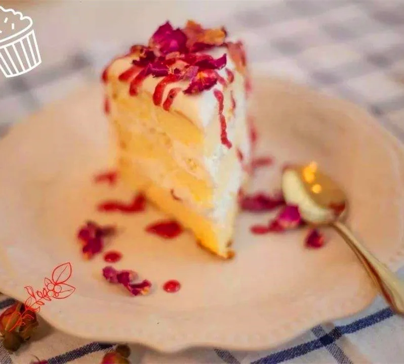 
dried rose petals for food such as bakery or cake decoration 