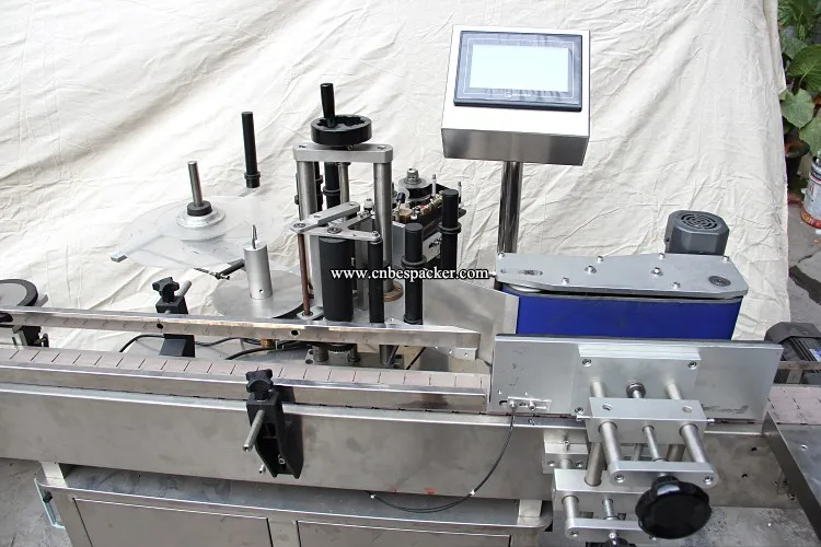 Автоматическая бутылка наполнения, укупорки и этикетирования производственной линии