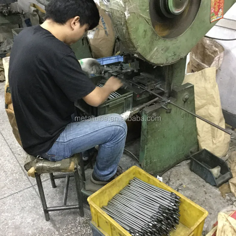 Flexible lamp holder with gooseneck tubing