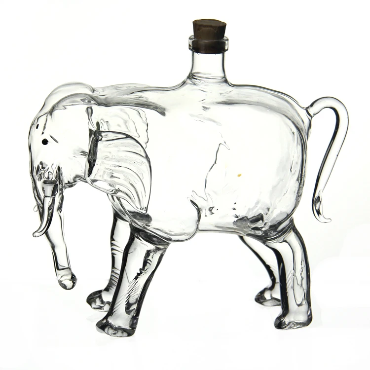 Пустая стеклянная бутылка в форме слона
