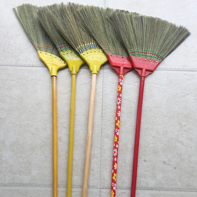 2019 Popular Home Garden Cleaning Tools Straw Grass Broom with Wooden Stick