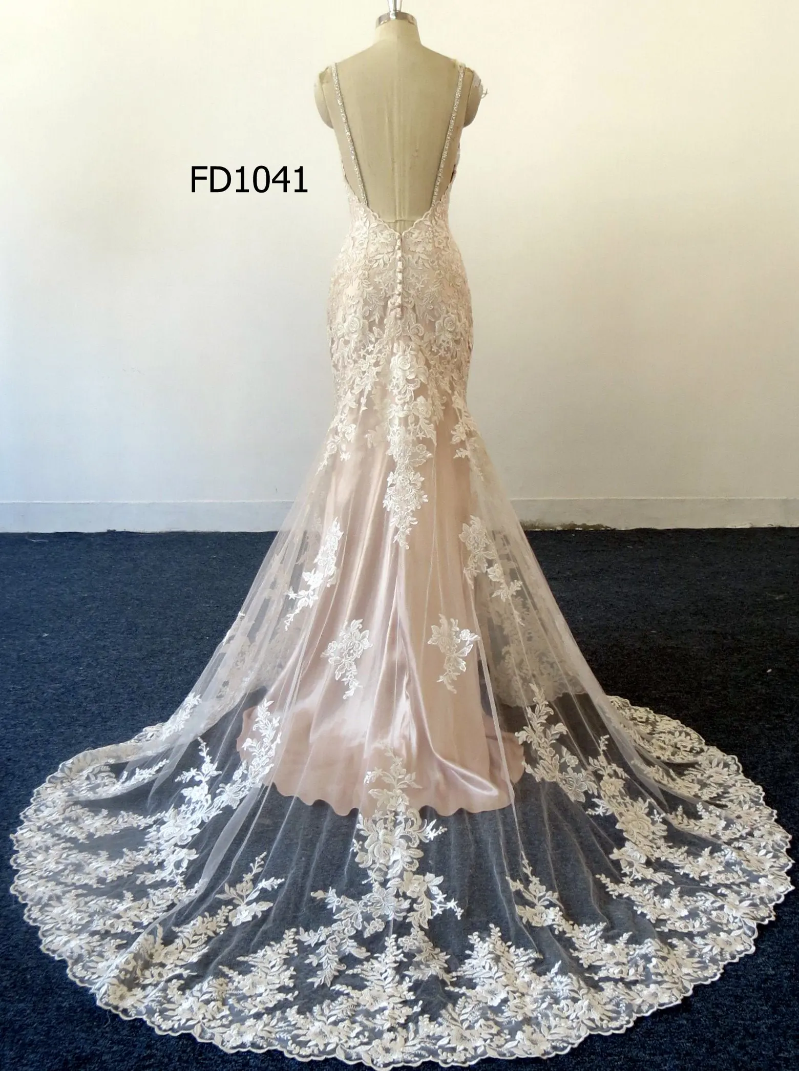 Bohemian Sexy spaghetti strap Beach  lace bridal gowns Low back fashion wedding dresses