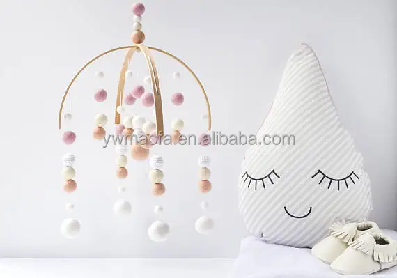 Factory-direct Wholesales Baby Nursery Mobile Kids Bed Room Felt Ball Decorations Mobile