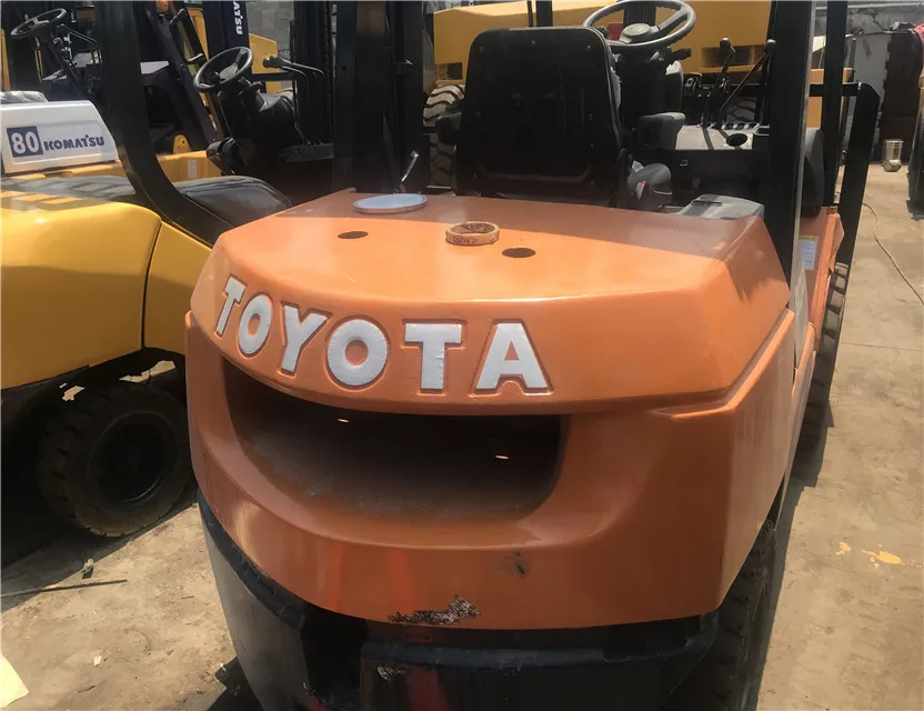 Low price 3 ton forklift ,used toyota manual forklift fd30 with solid tire made in Japan for sale in China