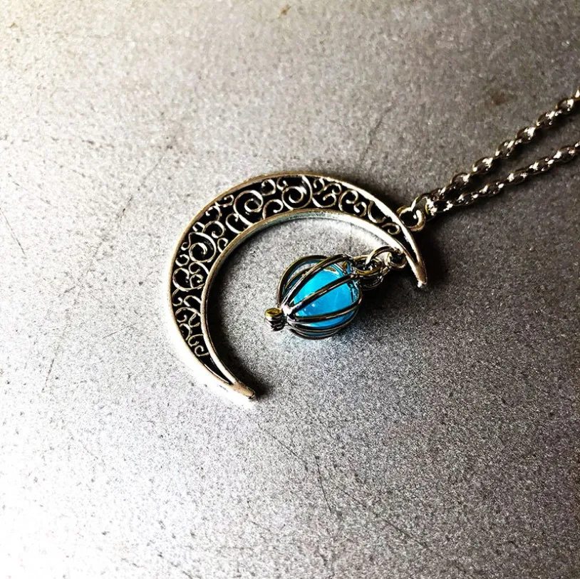 
Hot Wholesale Gem Charm Moon Glowing Vintage Silver Pendant Necklace 