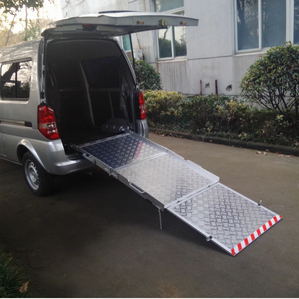Handicap Accessible Aluminum Manual Wheelchair Folding Ramp For Van Minivan Loading Car Lift Ramp For Disabled Ce Certificate