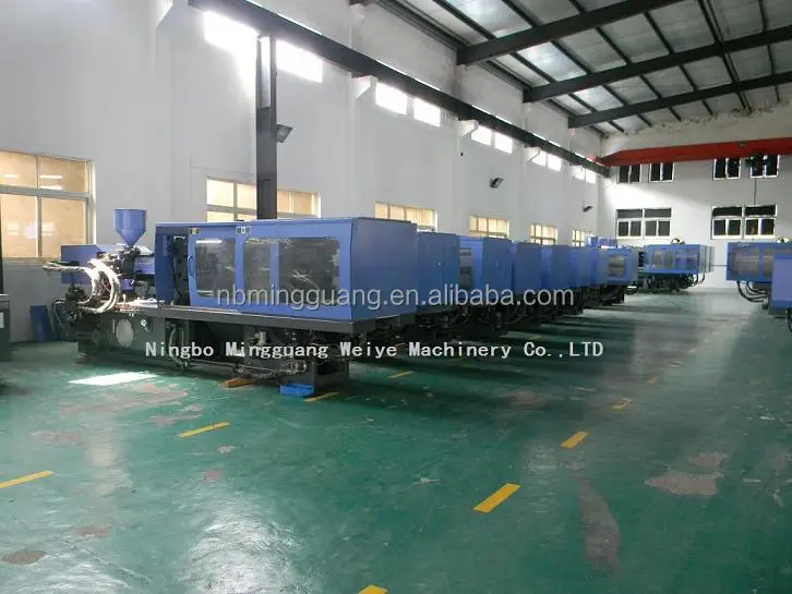 Plastic injection machine