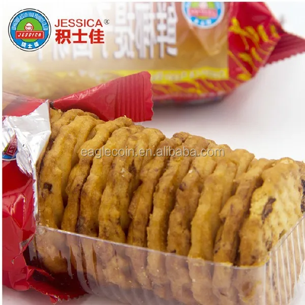 Круглое печенье из кокоса и изюма, круглые хрустящие сладкие продукты