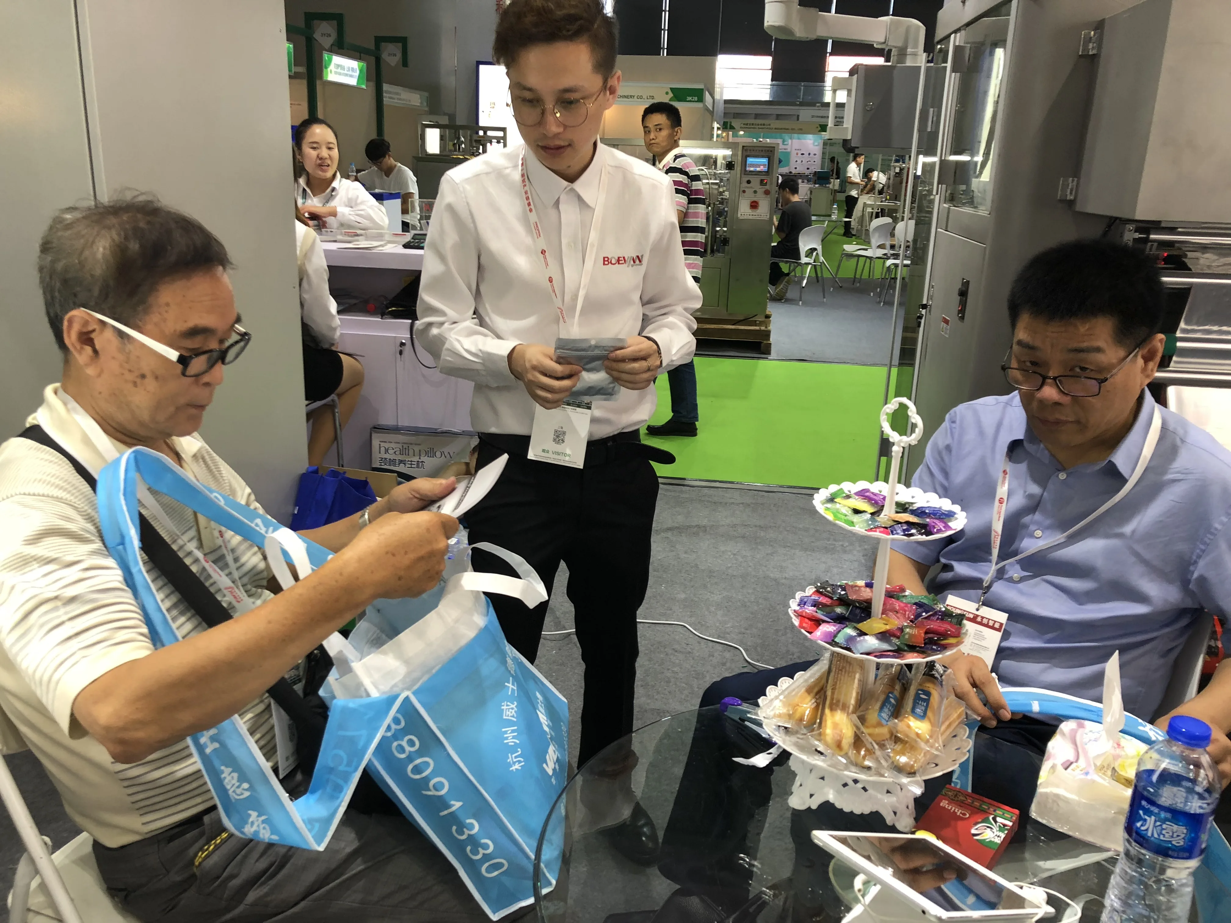 Full automatic horizontal doypack spout pouch chili paste sauce packaging machine