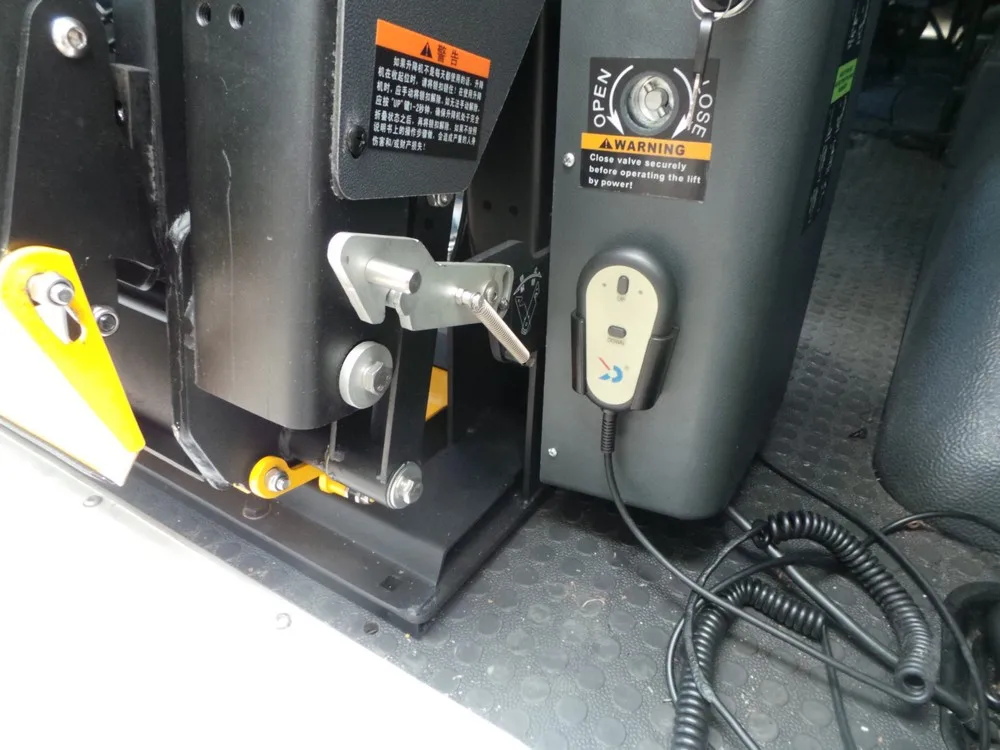 CE Hydraulic Wheelchair Lift for Van loading 300kg Electric lift