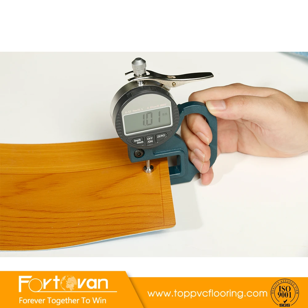 Factory Price of PVC Vinyl Floor with wooden design