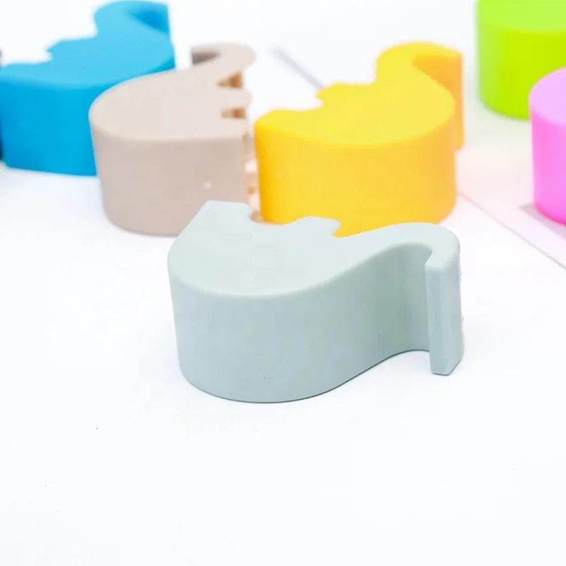 Cheap and Eco-friendly plastic phone holder cute elephant phone stand creative fixed Stent