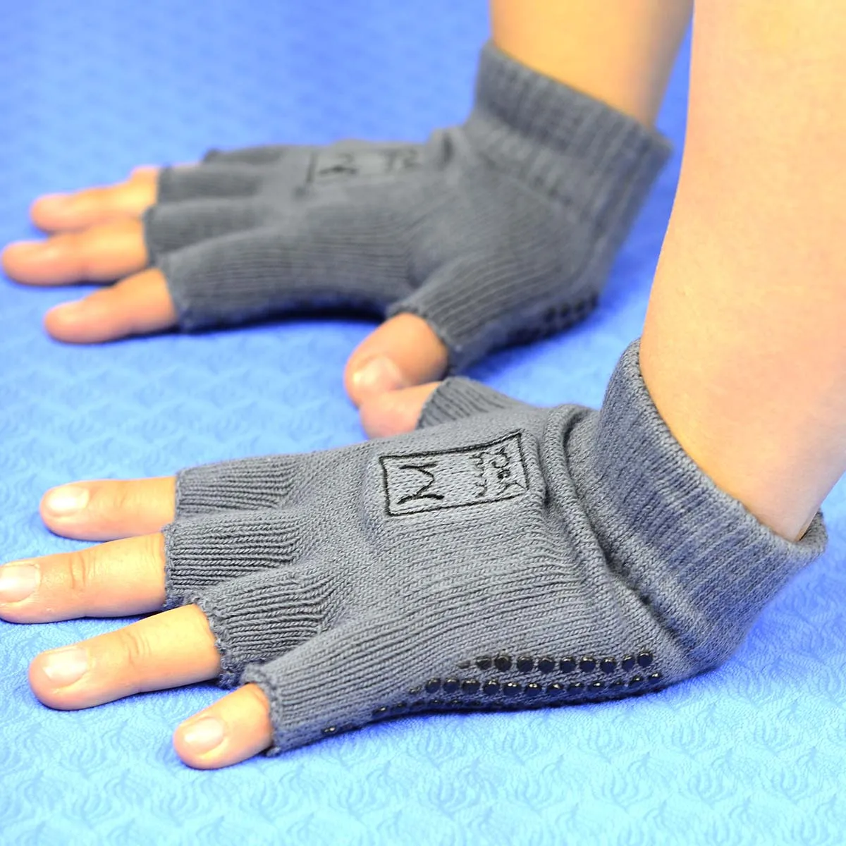 yoga gloves with anti-sliding grips in cotton spandex ,the 5 fingers mitt style